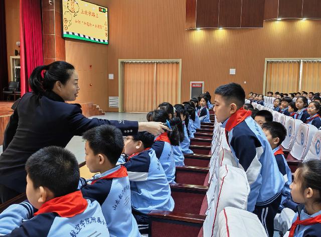 築牢安全防線 護航成長之路：山東航空學院附屬小學2026年春季開學第一課開講 - 