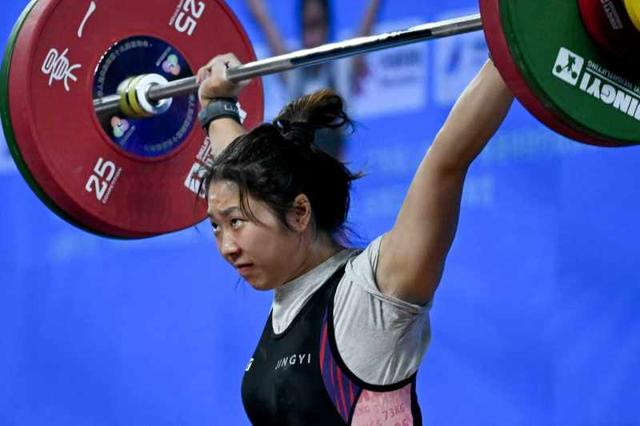 “小鎮姑娘”颯爽全運會舉重賽場，蘇婷婷劉夢佳展現重慶力量 - 