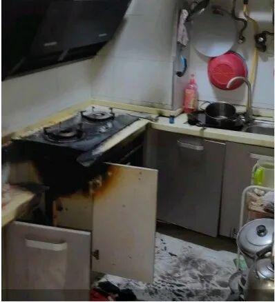 關閉的燃氣灶突然自燃！很多人忽視，快自查 - 