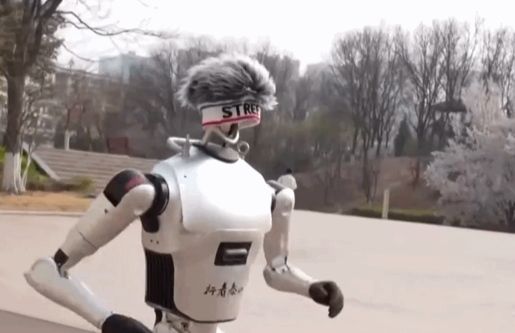 極限訓練+技術迭代 揭秘機器人如何備戰半馬 - 