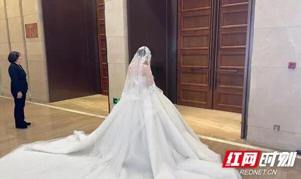 湖南省委全會，為兩場婚宴騰會場 - 