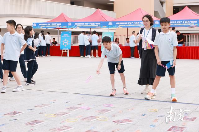 市集、晚會、競賽……濱海灣這場校園國安教育，學生們直呼“漲知識” - 