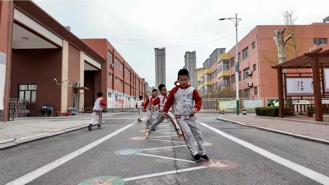 從“小胖墩”到“追風少年”：濱城二小的“體質躍升”密碼 - 