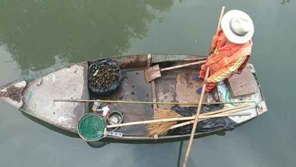 河邊散步遇到“粉色小葡萄”？別碰！立即上報！ - 