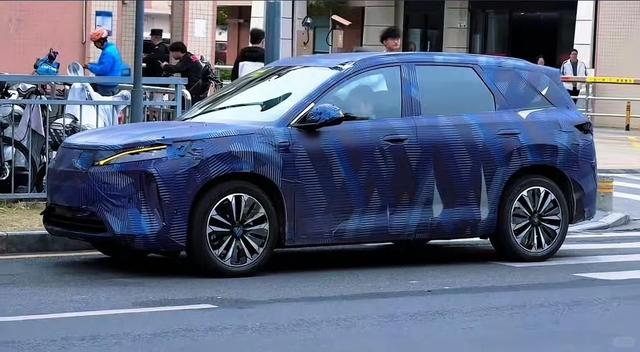 比亞迪全新SUV外觀及內飾諜照曝光，消息稱系“元MAX”