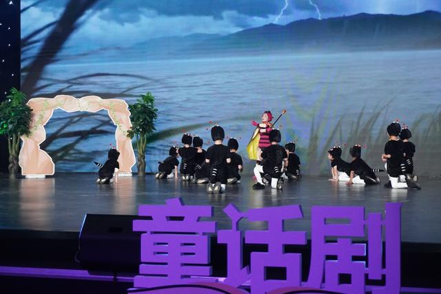 法治護航成長 教育點亮未來！麗江市課本劇、童話劇展演精彩開幕 - 