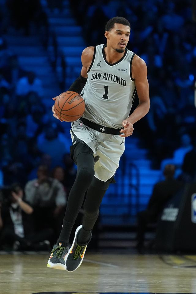 文班甘當綠葉！馬刺眾將合力掀翻雷霆  證明球隊躋身頂尖強隊之列 - 