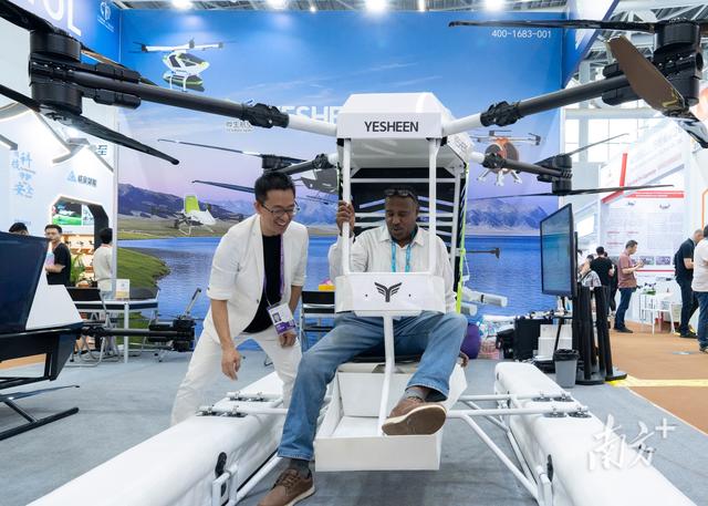 不止硬科技，更要軟服務！廣交會首日廣貨吸引全球目光 - 