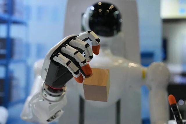 新華社：聚焦人工智能，“互聯網之光”博覽會啟幕 - 