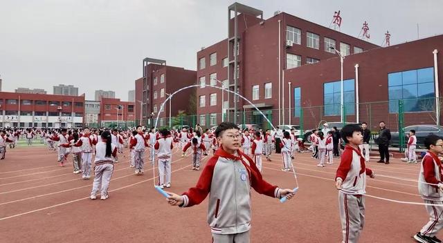 從“小胖墩”到“追風少年”：濱城二小的“體質躍升”密碼 - 
