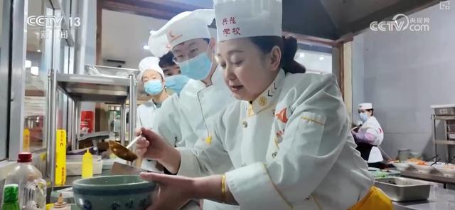 源自街頭的美味加速拓展海外市場 手握技藝複合型人才為產業發展注入新活力 - 