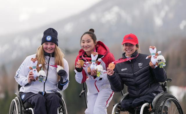 （體育）冬殘奧會——高山滑雪女子迴轉（坐姿）：張雯靜奪冠 - 