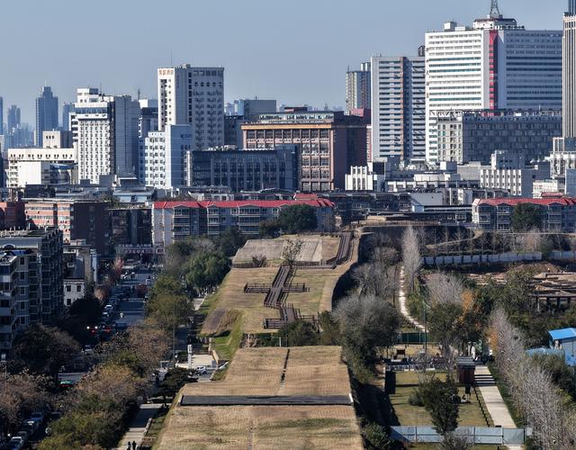 新華全媒頭條·文明探源|鄭州商城遺址：求索夏商文明七十年 - 
