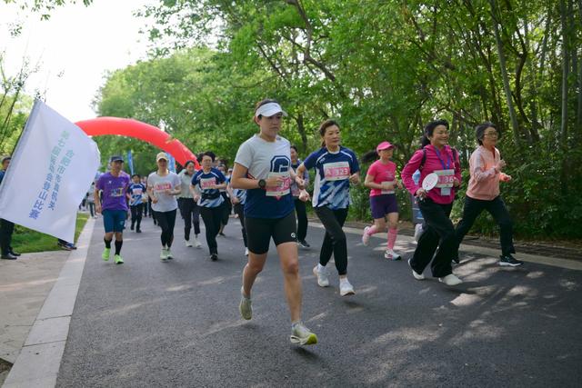 千餘名選手競速合肥大蜀山 參賽人數創新高 - 天天要聞