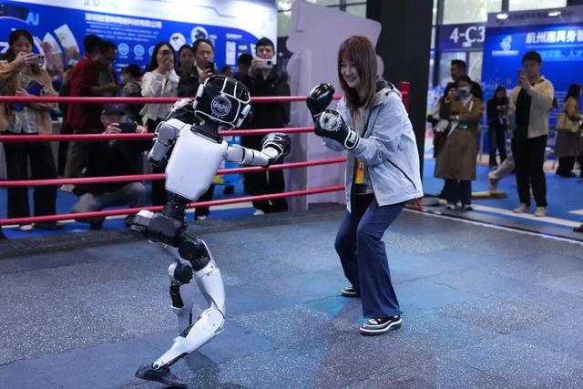 新華社：聚焦人工智能，“互聯網之光”博覽會啟幕 - 