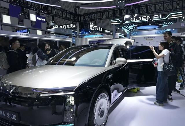 新華社：聚焦人工智能，“互聯網之光”博覽會啟幕 - 