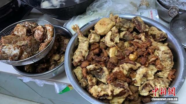 “手搓”美食成年輕人過年新風尚