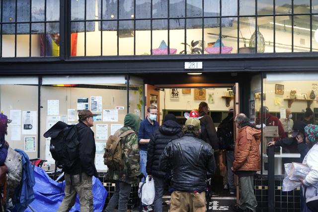 深秋寒意中的清晨 - 