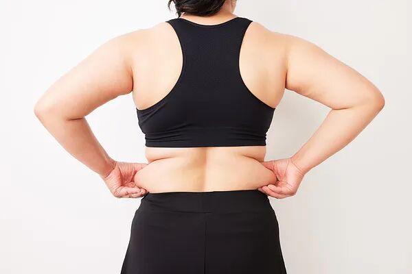 女子打網紅減肥針半年瘦70斤！每天只能吃一兩口飯菜，全身疼痛被送搶救… - 