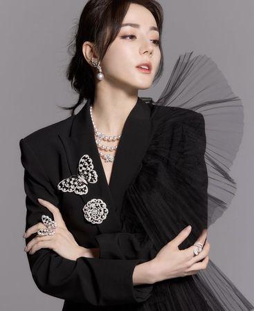 迪麗熱巴最新古裝劇來了！　「變身400年鬼王」跟小8歲陳飛宇談愛 - 