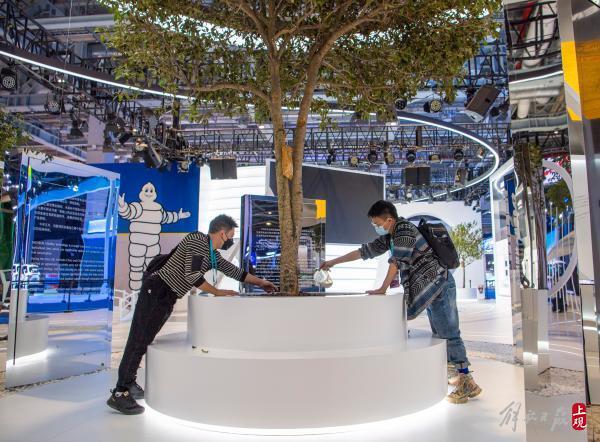 进博会汽车馆亮点抢先看：自动驾驶卡车和多功能救援车，全是高科技……