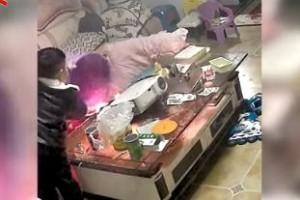 萌娃救火视频上热搜，家中起火的正确自救姿势你会吗？