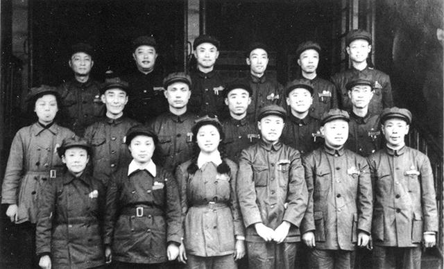 演员钢琴谱带歌词（演员钢琴谱带歌词大全）