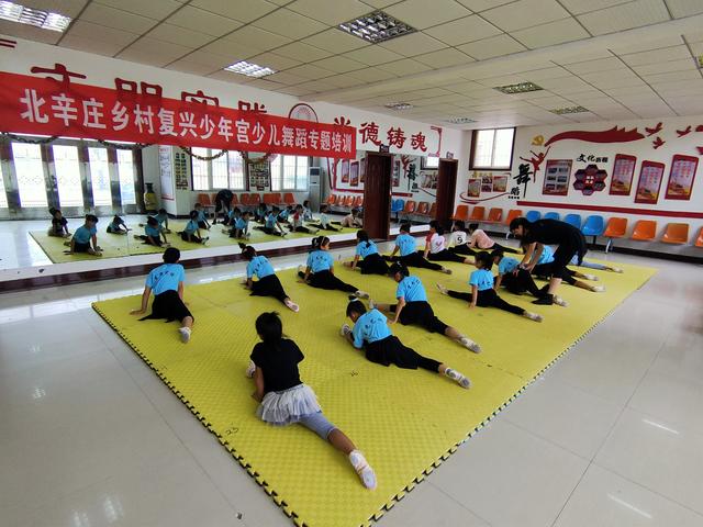 中国五老公益工程组委会剪纸展