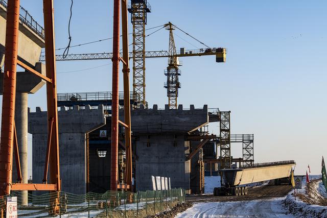 煤老板大赚，60万年薪招老师，“鬼城”鄂尔多斯的学区房悄悄涨价