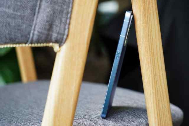 谁说直角设计没有好手感？OPPO Reno7 Pro有话要说