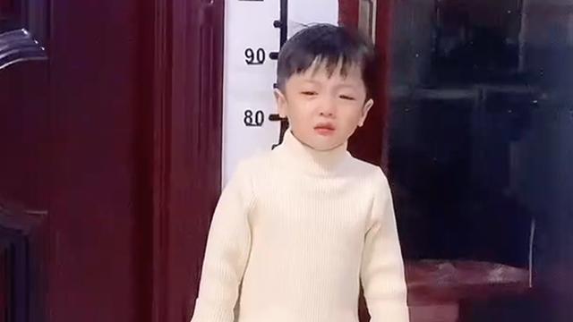 连母狗都追我！萌娃哭诉“女孩子那么厉害还要保护”逗乐网友