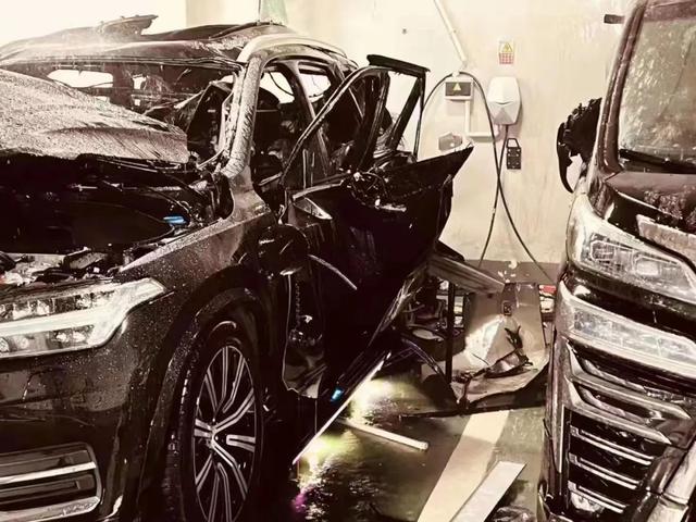 一新能源车充电中爆炸！品牌回应
