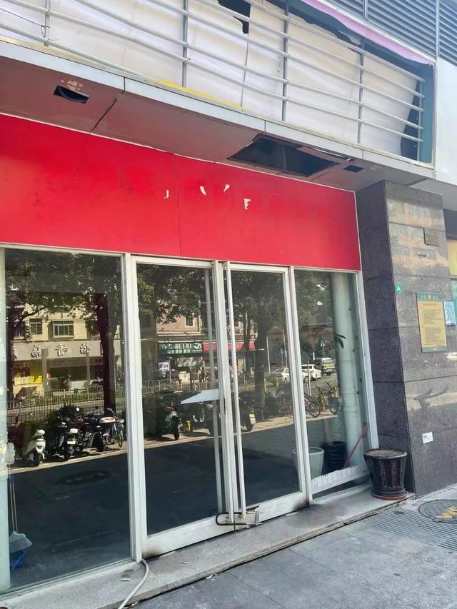 地产经纪人“过冬”：10年罕见的艰难时刻 中介一条街仅剩两家门店