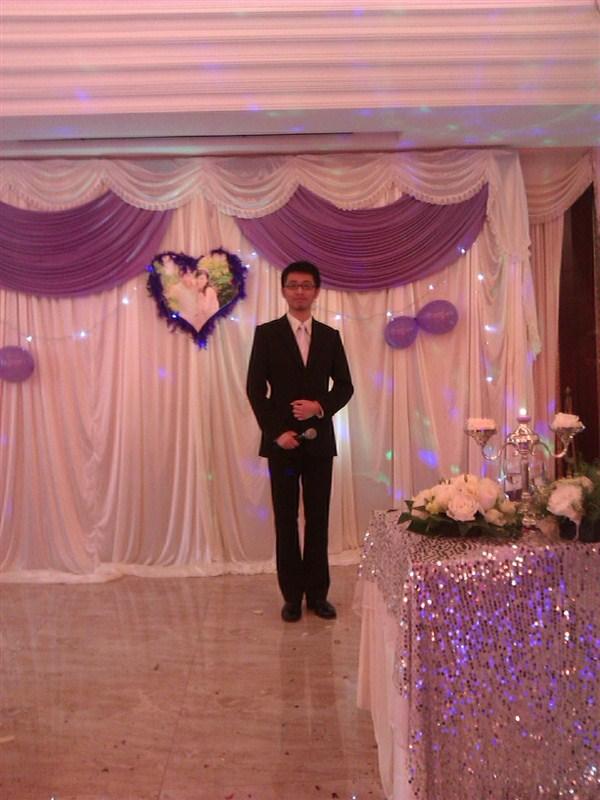 干婚庆赔光50万，我靠主持和卖肉还债