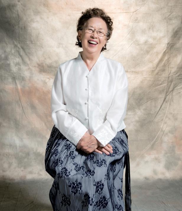 罗文姬出身水源大户人家,姑母罗惠锡是韩国最早的西洋画家.