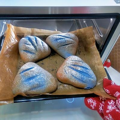 这道浪漫蝶豆花欧包，最适合宝宝吃