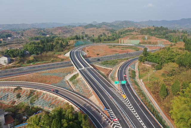 四川成渝高速公路规划图（成渝地区双城经济圈内部互联互通再加强）(6)