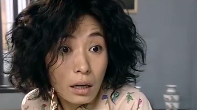 2006年,她在苦情剧《悠悠寸草心》里饰演了一个精神有问题的女人翠娥.