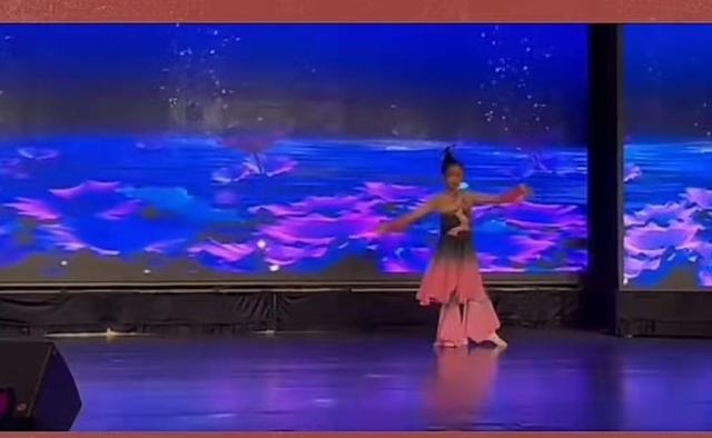 元旦可以表演什么新奇的节目(元旦教师节目表演创意搞笑版)