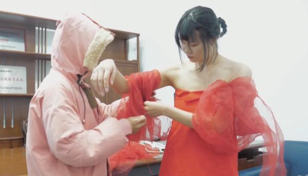 满满国际范！贵州女孩在乡村做超模，身体力行诠释乡村时尚