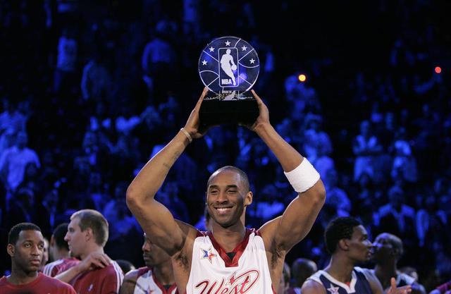 NBA全明星MVP奖杯诸多元素致敬科比