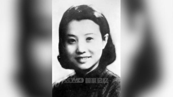 她被周恩来誉为“中国共产党的百科全书”，潜伏多年从未暴露