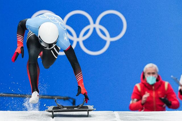 冬奥 图片 闫文港 贴地飞行 夺铜 中国钢架雪车首次拿牌 全球新闻风头榜