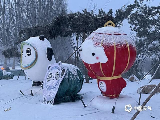 大雪飘飘打一成语