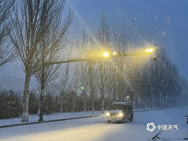 大雪飘飘打一成语