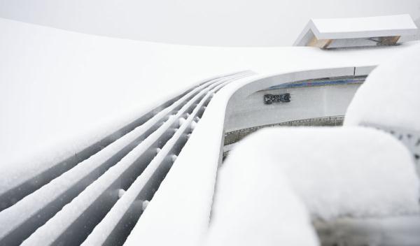 北京冬奥会｜壮观！在大雪中的“雪游龙”贴地飞行