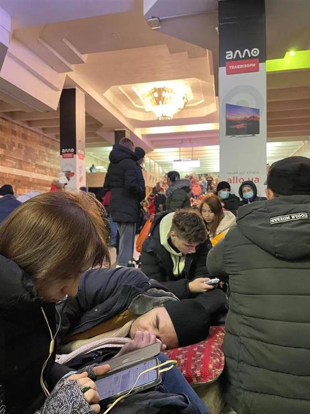 乌克兰女孩远嫁河南3年未回国，母亲爬出地窖连线叮嘱：别回来，中国安全