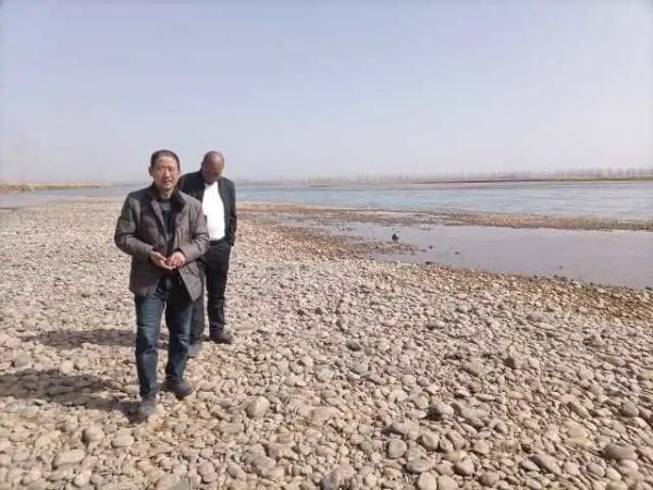 宁夏三男子乘橡皮筏到黄河捡奇石，落水身亡