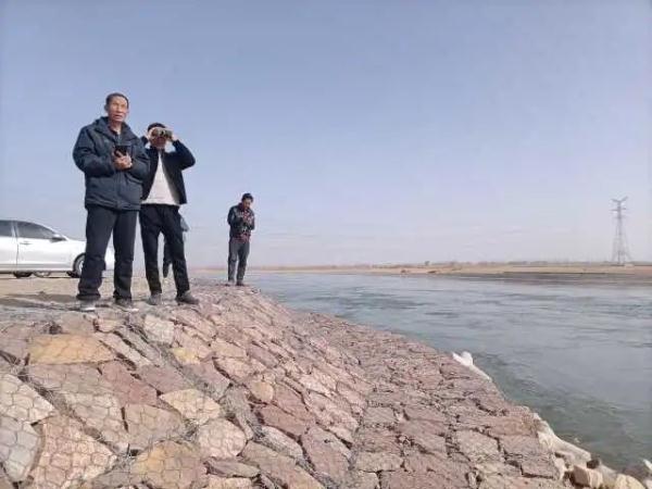 宁夏三男子乘橡皮筏到黄河捡奇石，落水身亡
