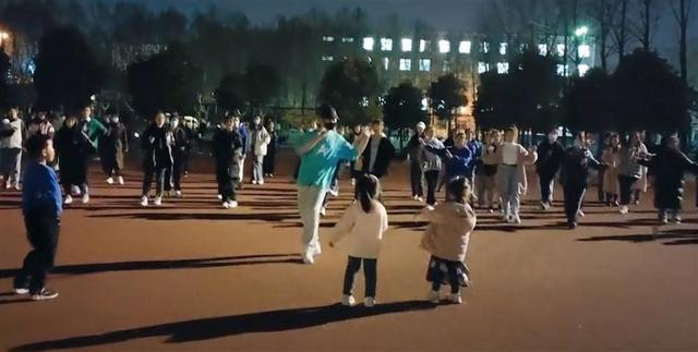 跳舞蹈的视频(跳舞蹈的视频抖音最火)